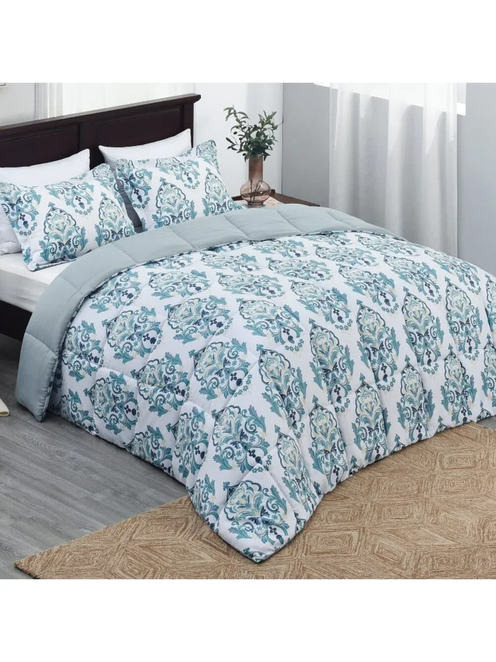 Queen Size Reversible Comforter Set With 2 Pillow Shams In Teal & White